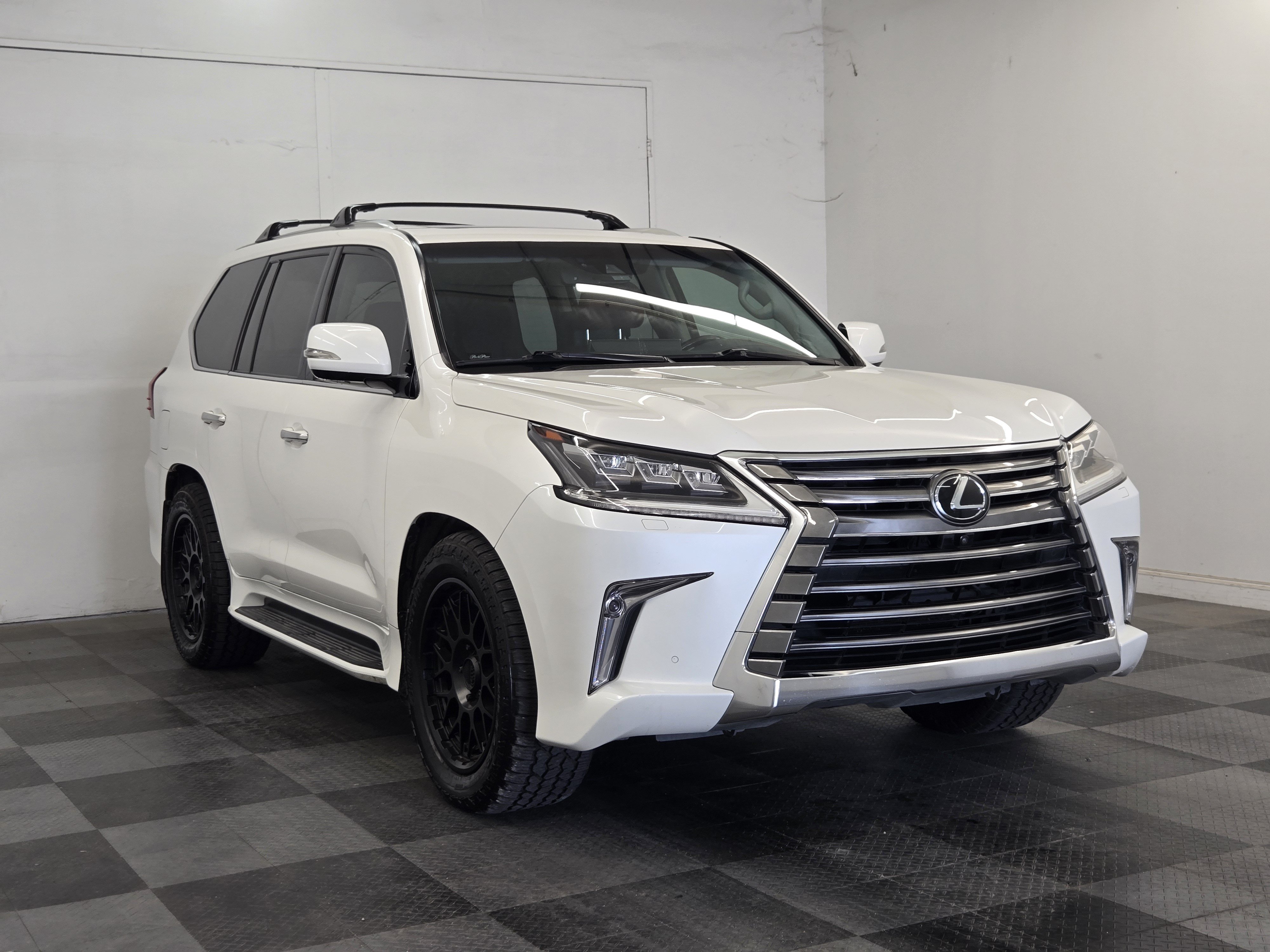 Used 2017 Lexus LX 570 4WD image 2