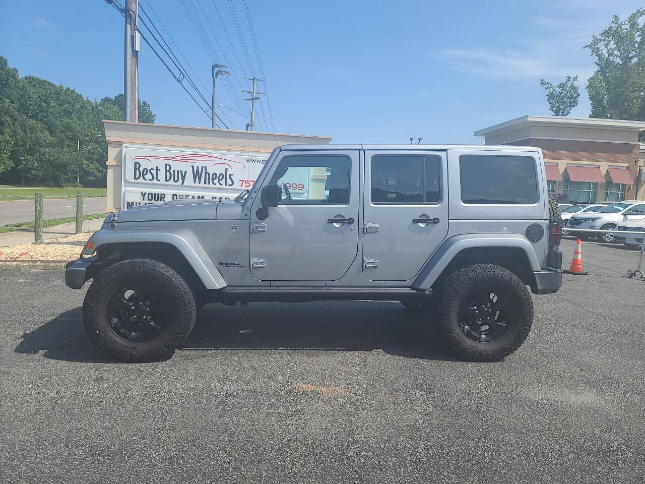Used 2015 Jeep Wrangler Unlimited Sahara AWD/4WD image 5