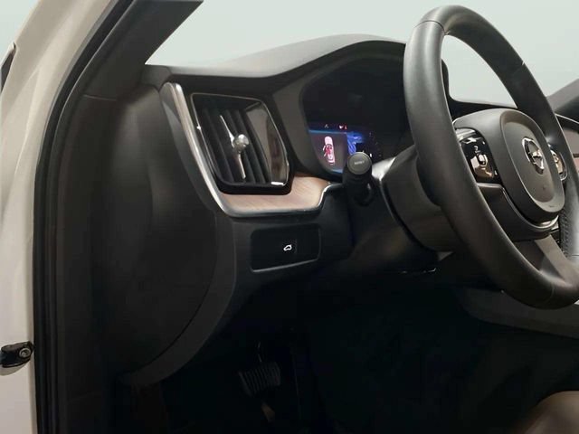 Used 2024 Volvo XC60 B5 Plus w/ Protection Package Premier AWD/4WD image 18