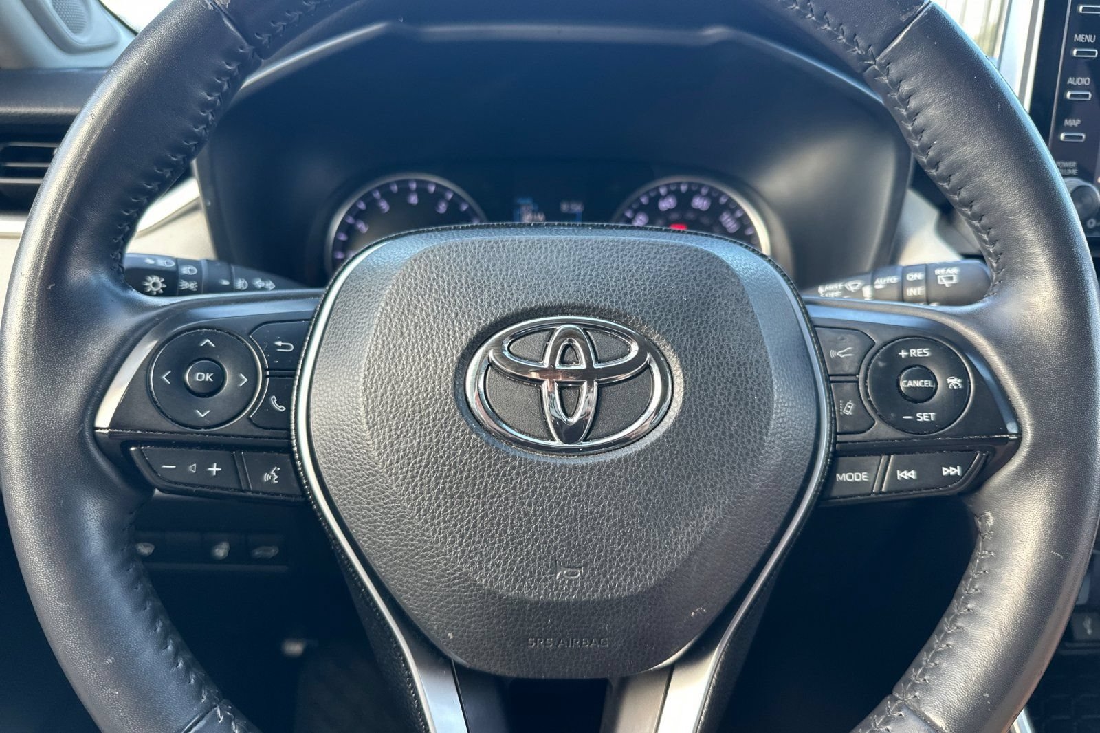 Used 2020 Toyota RAV4 XLE Premium FWD image 33