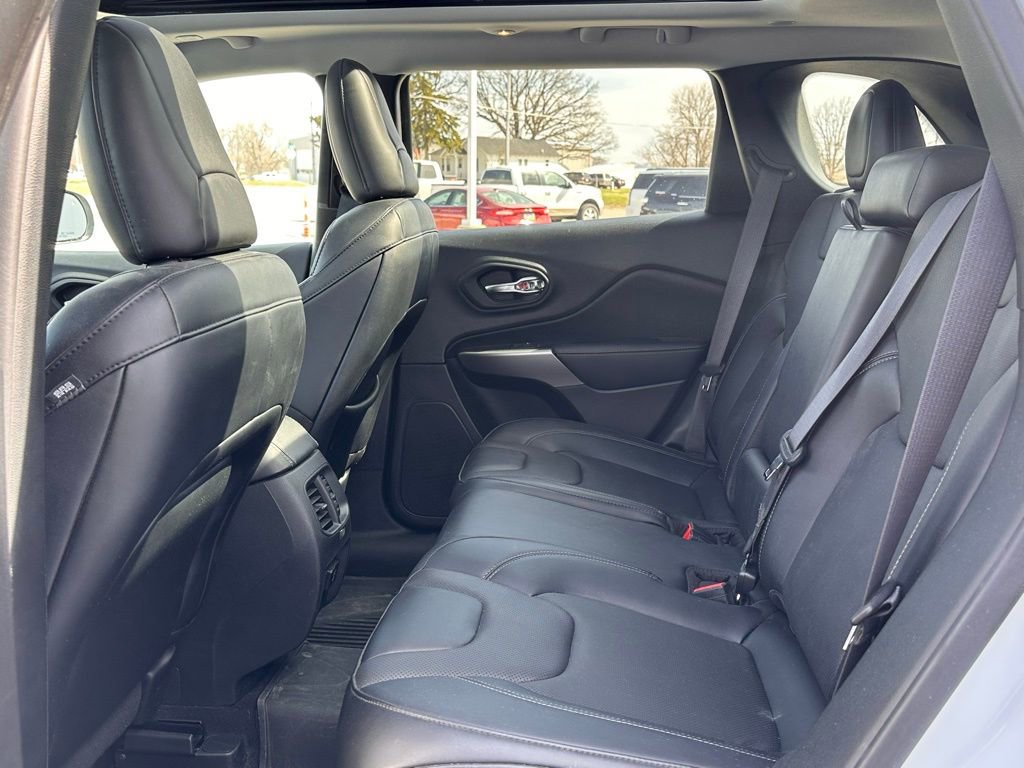 Used 2022 Jeep Cherokee Limited w/ Mopar Interior Package AWD/4WD image 14