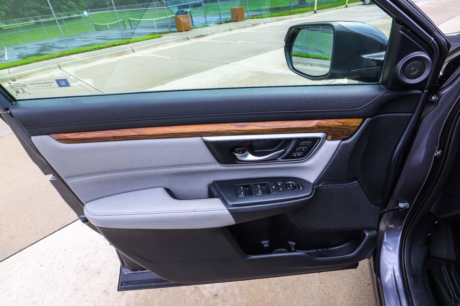 Used 2017 Honda CR-V Touring image 38
