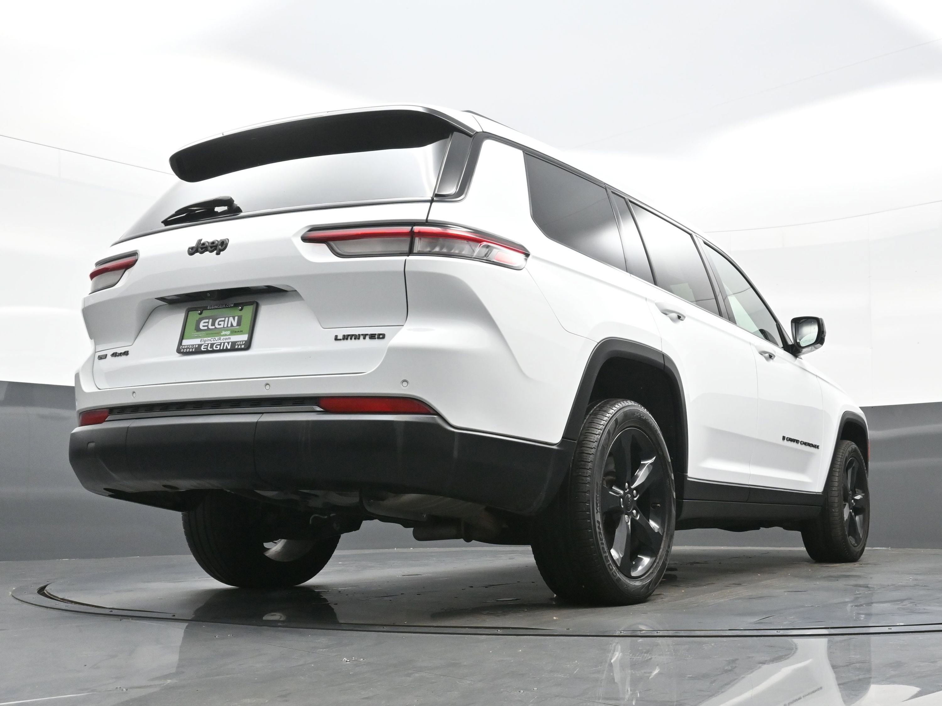 Used 2023 Jeep Grand Cherokee L Limited w/ Black Appearance Package image 33