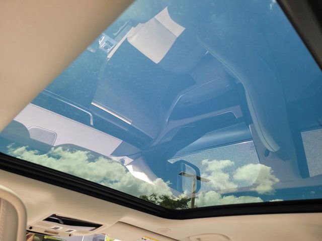 Used 2021 Jaguar F-PACE R-Dynamic S image 17