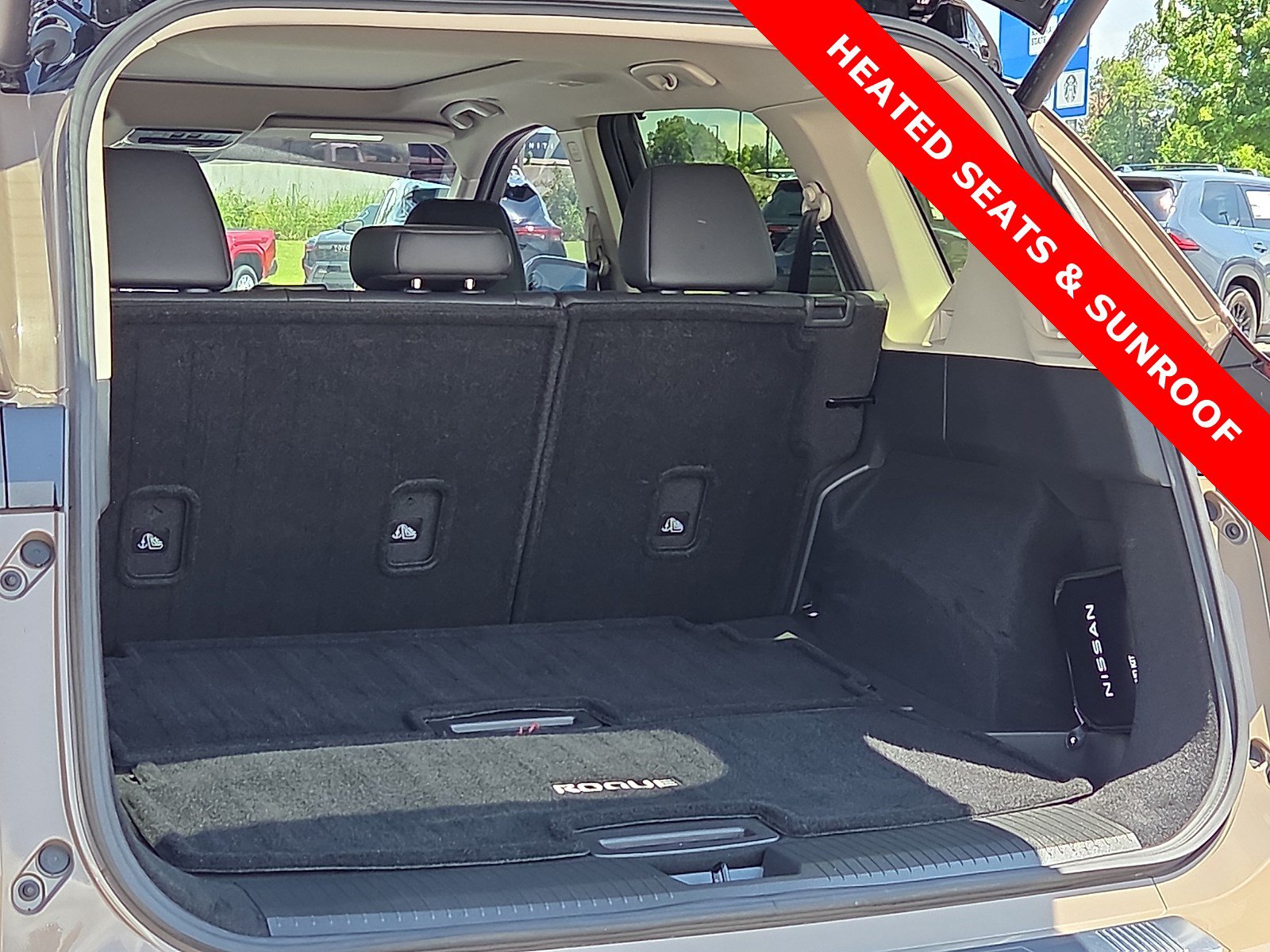 Used 2025 Nissan Rogue SL w/ Tech Package FWD image 9