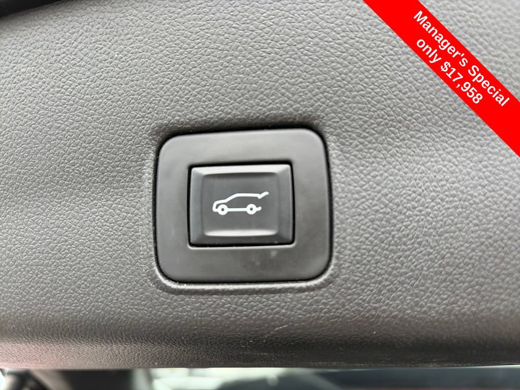 Used 2022 Chevrolet TrailBlazer RS w/ Sun and Liftgate Package FWD image 9