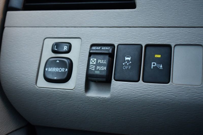 Used 2011 Toyota Sienna XLE w/ Premium Pkg image 31