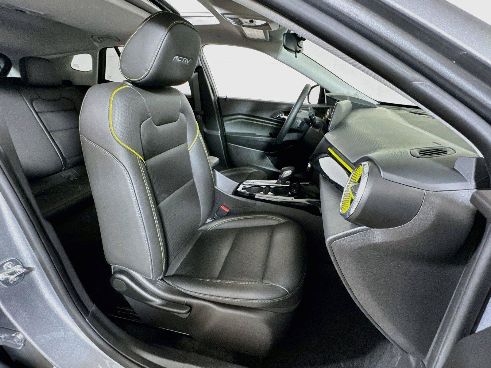 Used 2025 Chevrolet Trax ACTIV w/ Sunroof Package FWD image 26