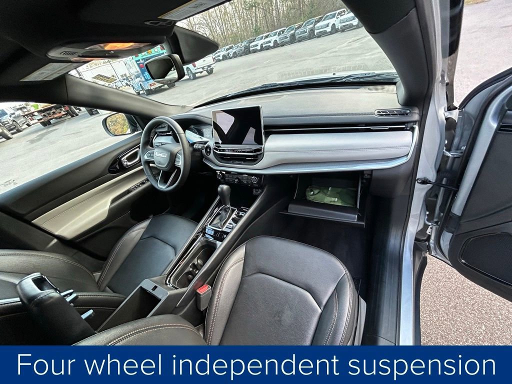 Used 2024 Jeep Compass Limited image 25