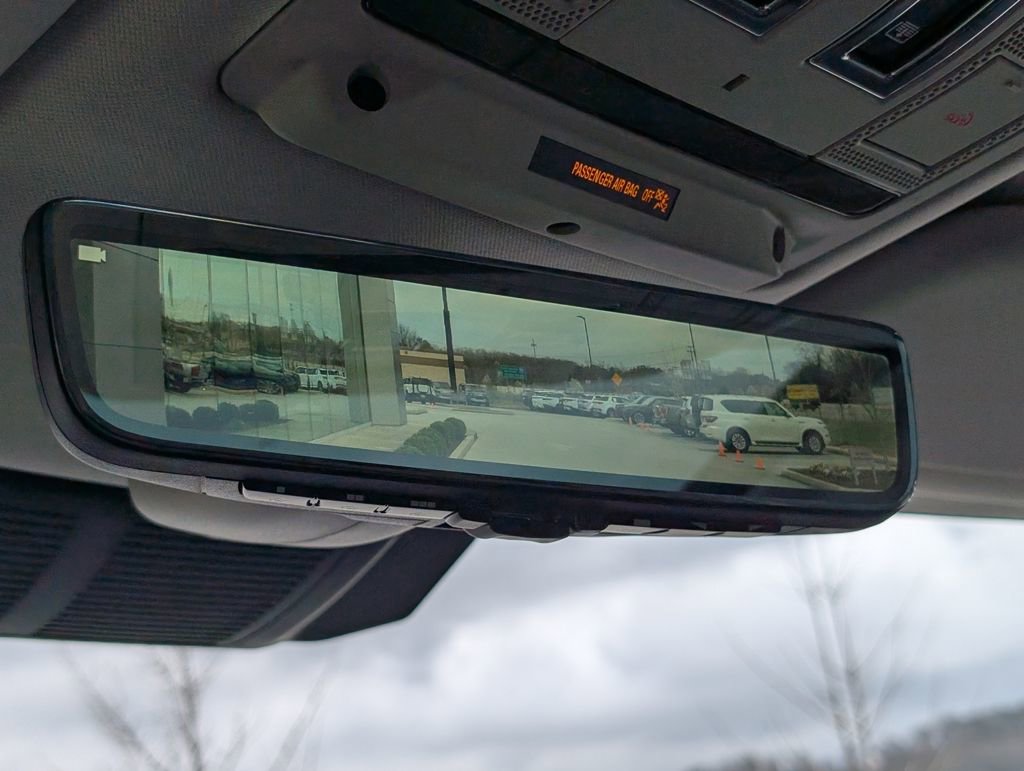 Used 2024 Land Rover Defender 130 S image 31