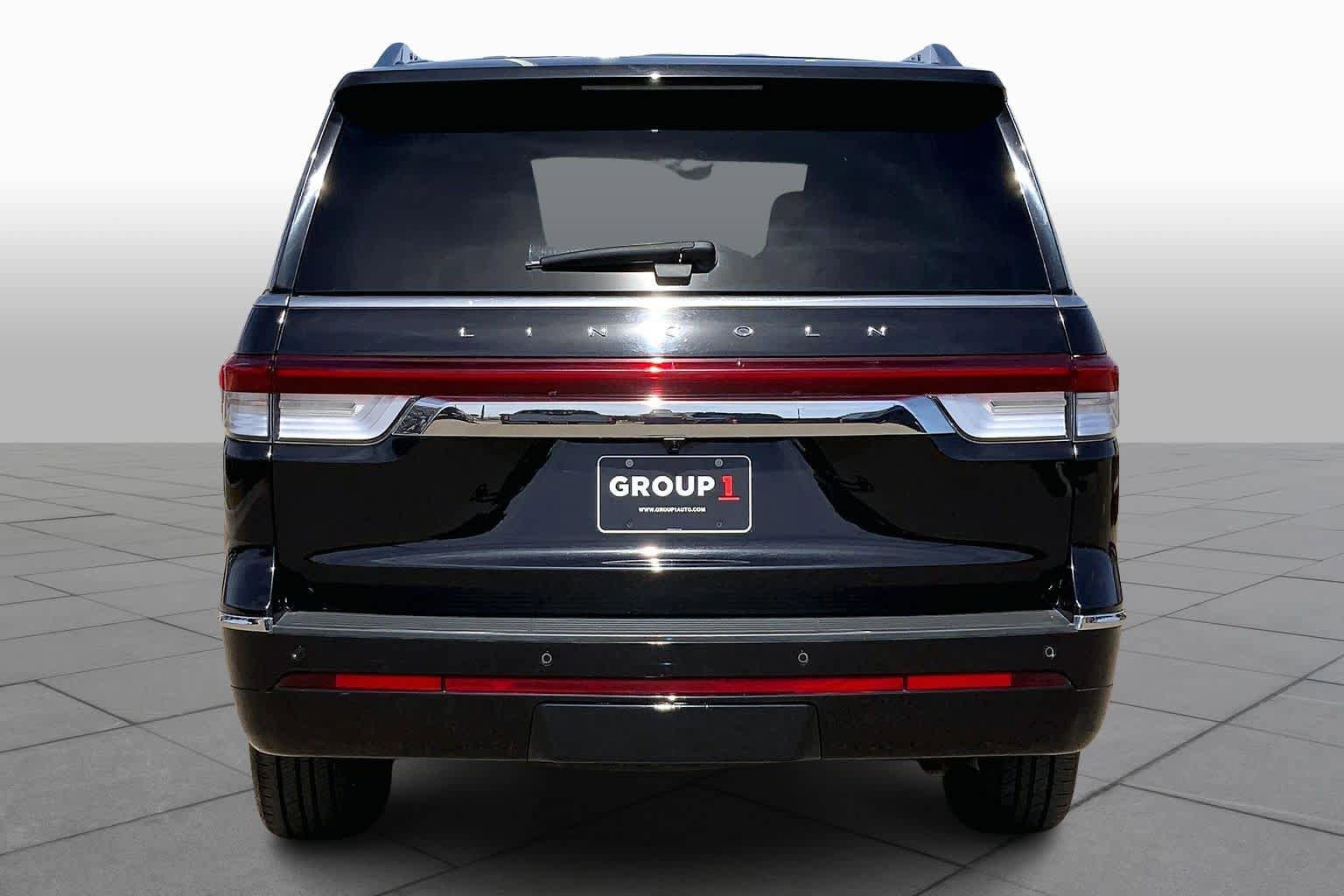Used 2024 Lincoln Navigator Reserve image 10