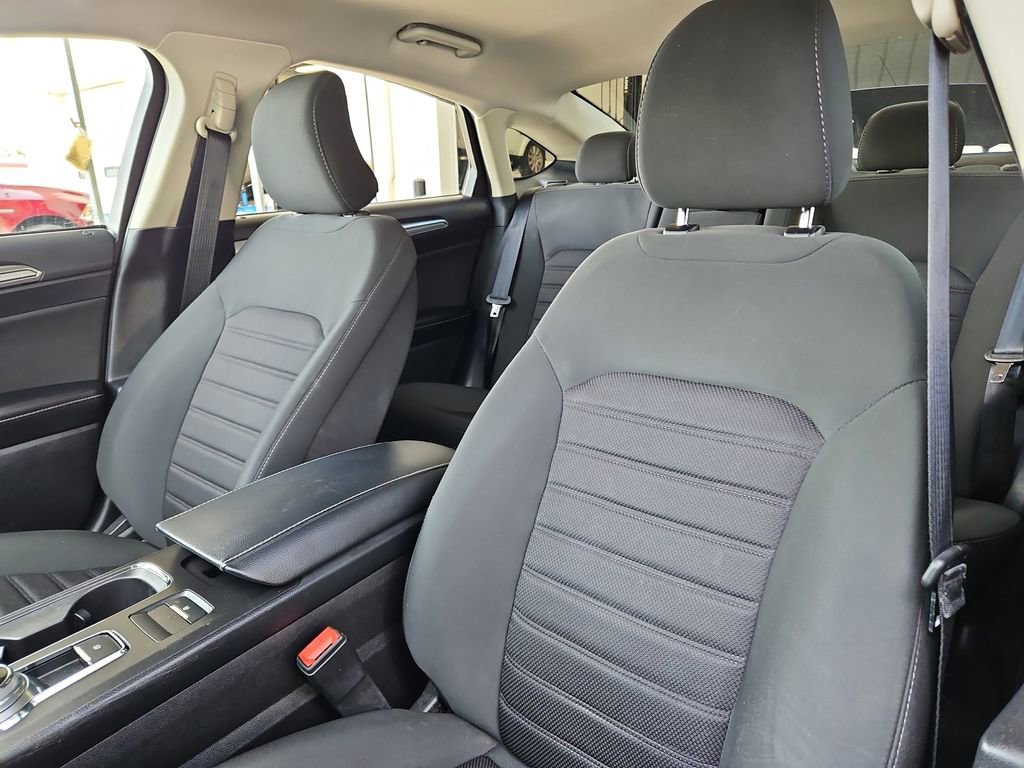 Used 2019 Ford Fusion SE FWD image 22