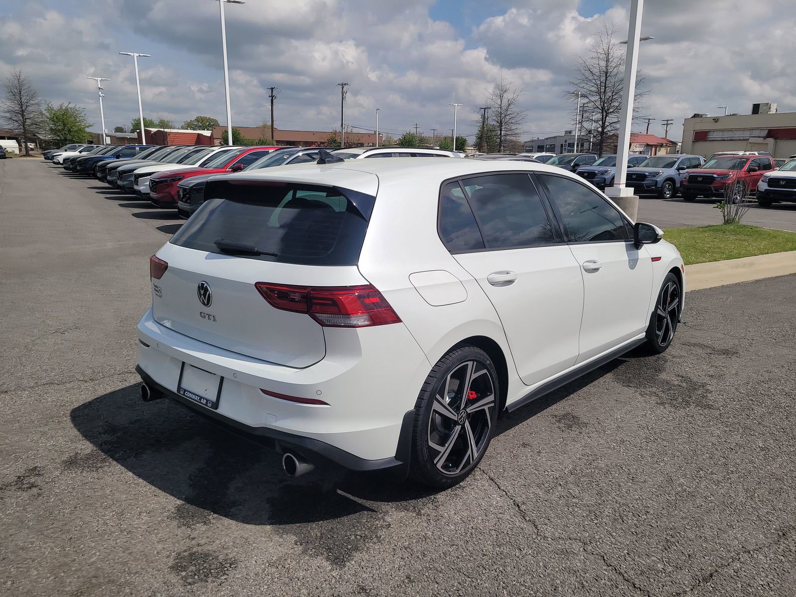 Used 2024 Volkswagen GTI SE w/ MDO Package FWD image 3