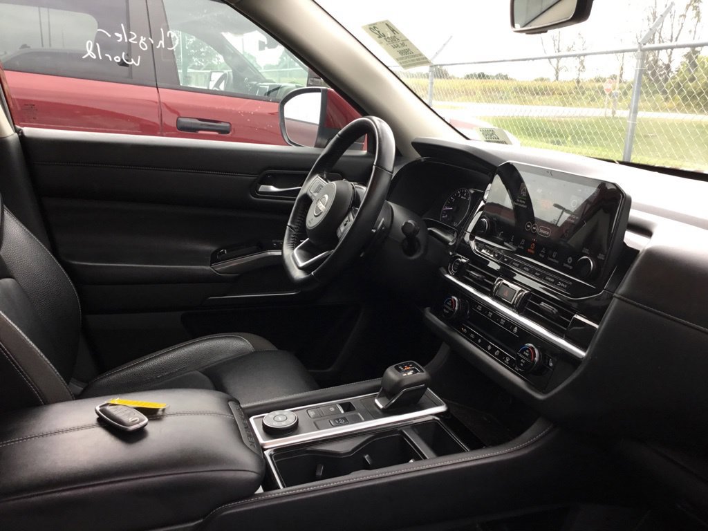 Used 2023 Nissan Pathfinder SL AWD/4WD image 45