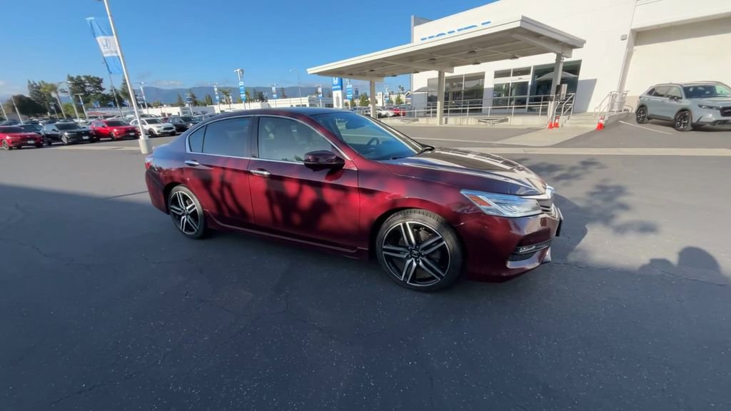 Used 2017 Honda Accord Touring image 2