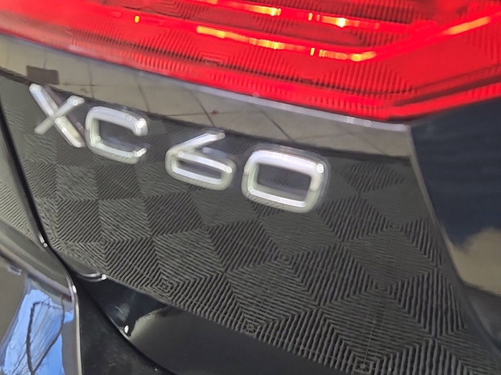 Certified 2023 Volvo XC60 B5 Plus w/ Climate Package image 9