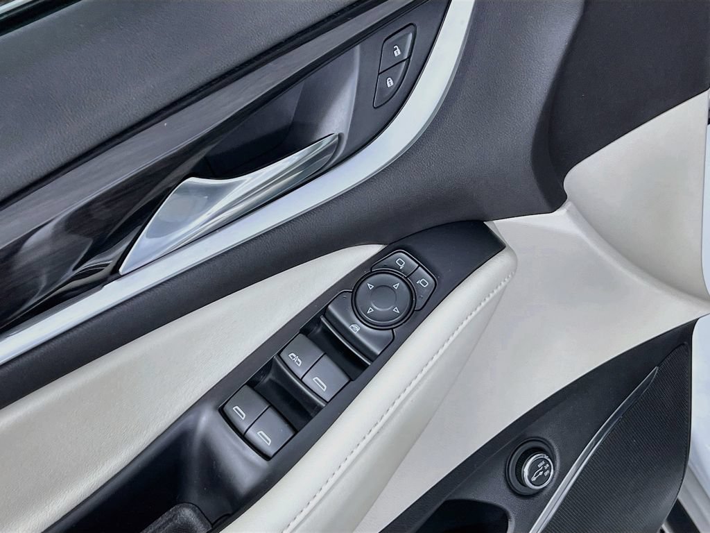 Used 2022 Buick Enclave Essence FWD image 16