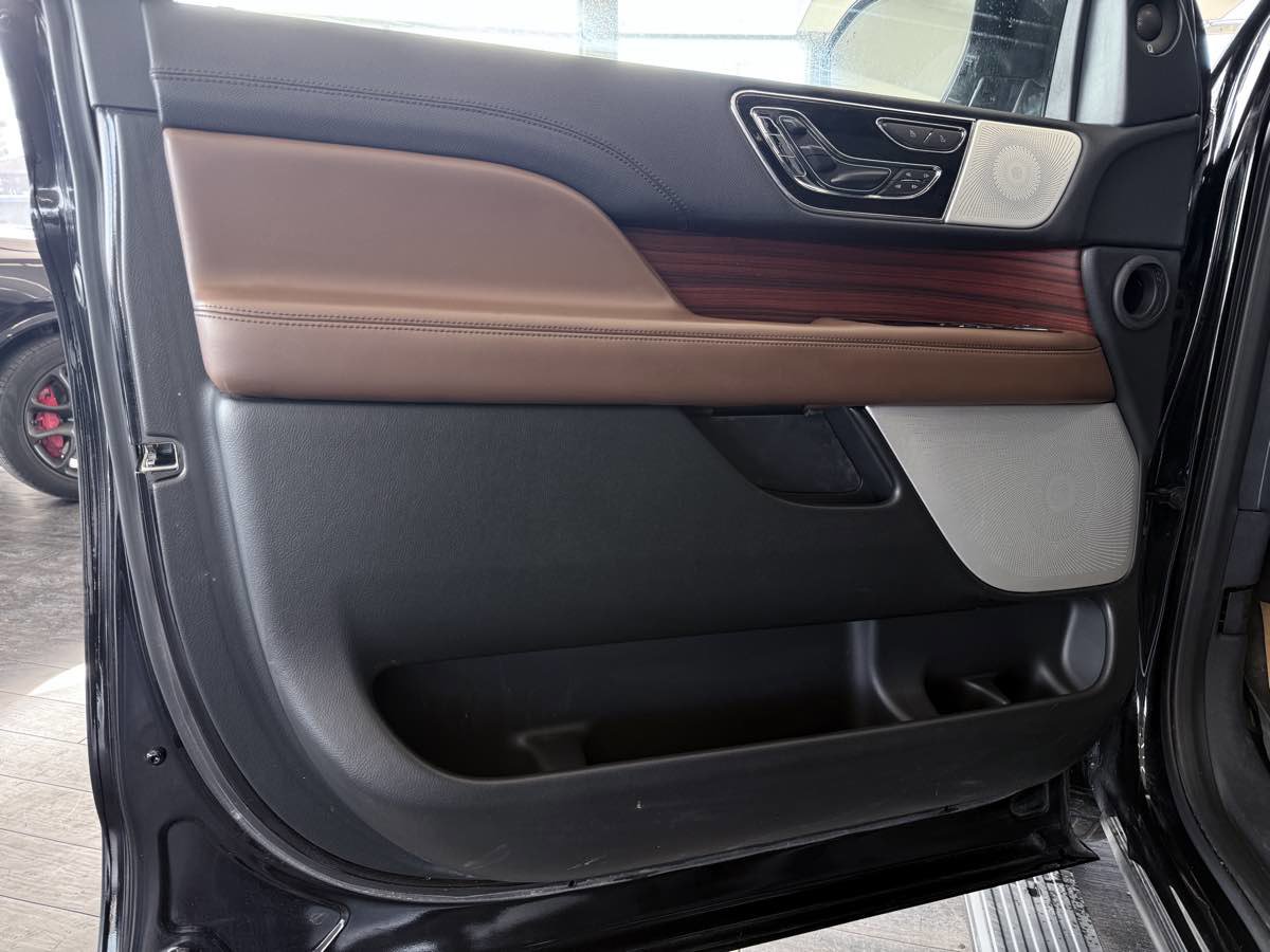 Used 2024 Lincoln Navigator Reserve AWD/4WD image 25