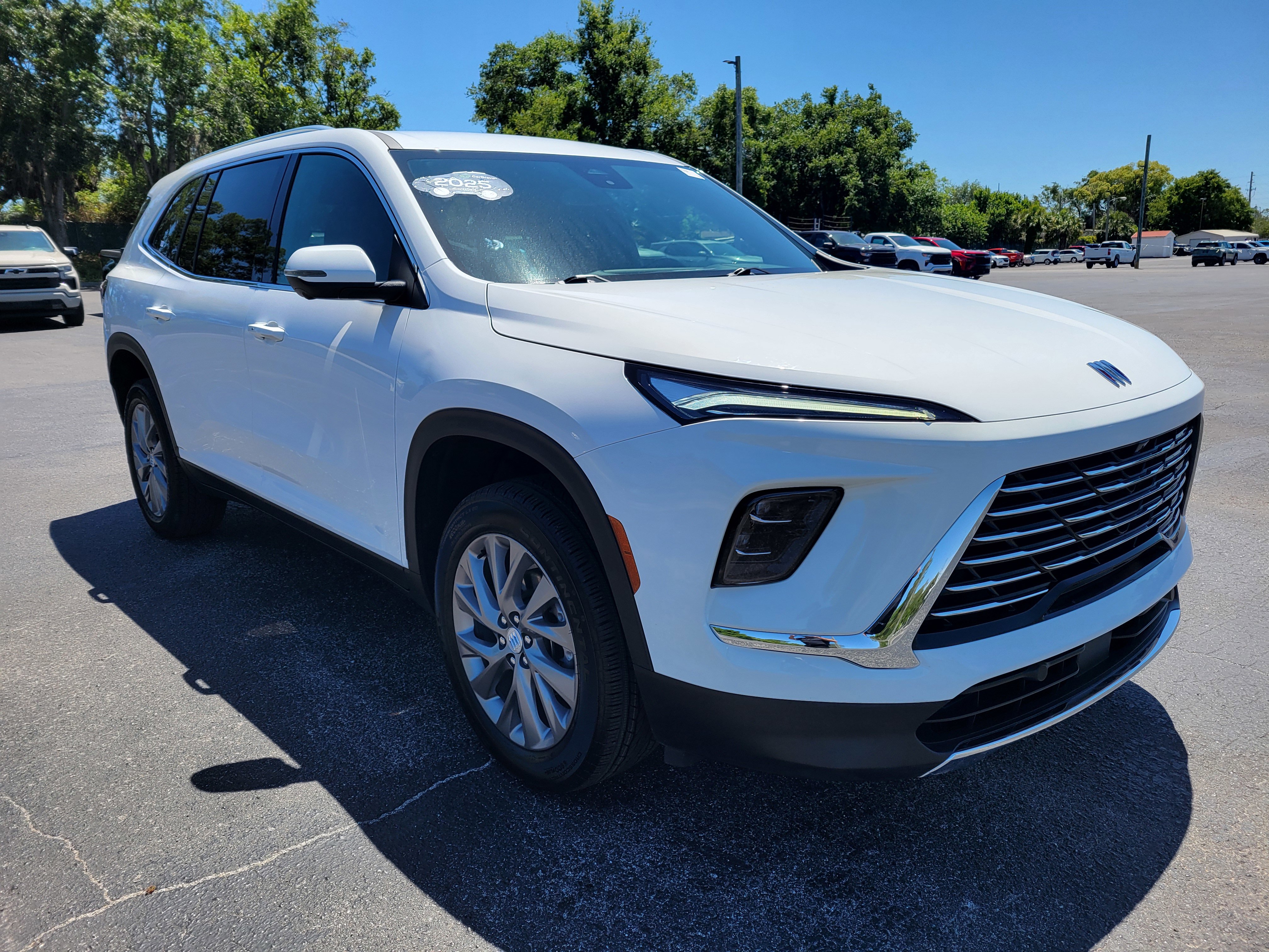 Certified 2025 Buick Enclave Preferred FWD image 3