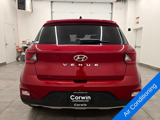 Used 2021 Hyundai Venue SE FWD image 4