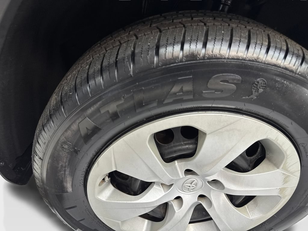 Used 2021 Toyota RAV4 LE FWD image 86