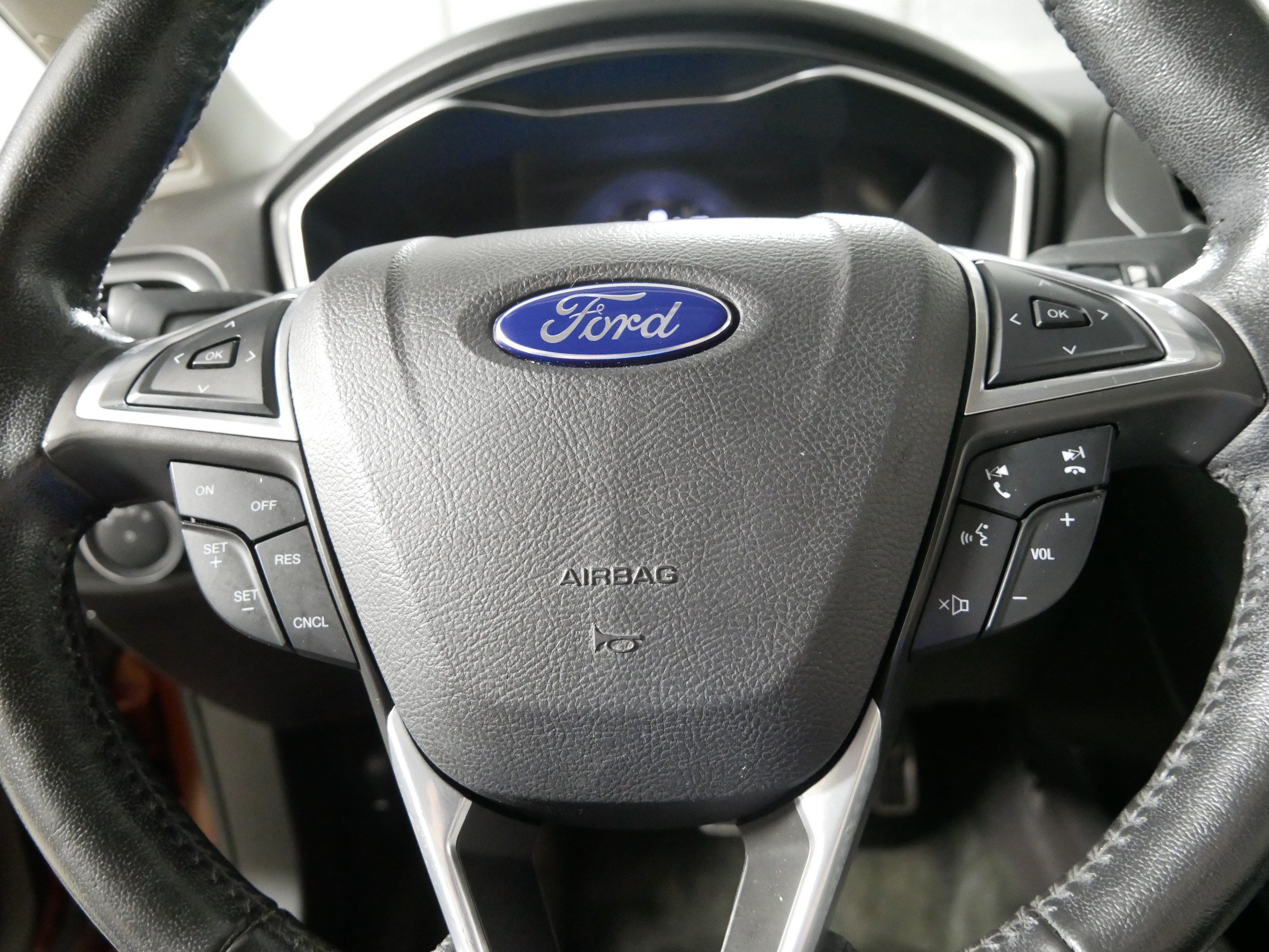 Used 2016 Ford Fusion Titanium FWD image 25