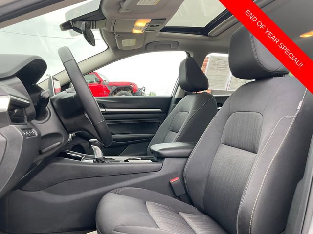 Used 2022 Nissan Altima 2.5 SV w/ SV Premium Package image 11