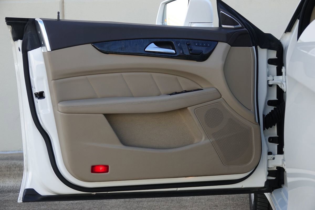 Used 2014 Mercedes-Benz CLS 550 4MATIC image 36