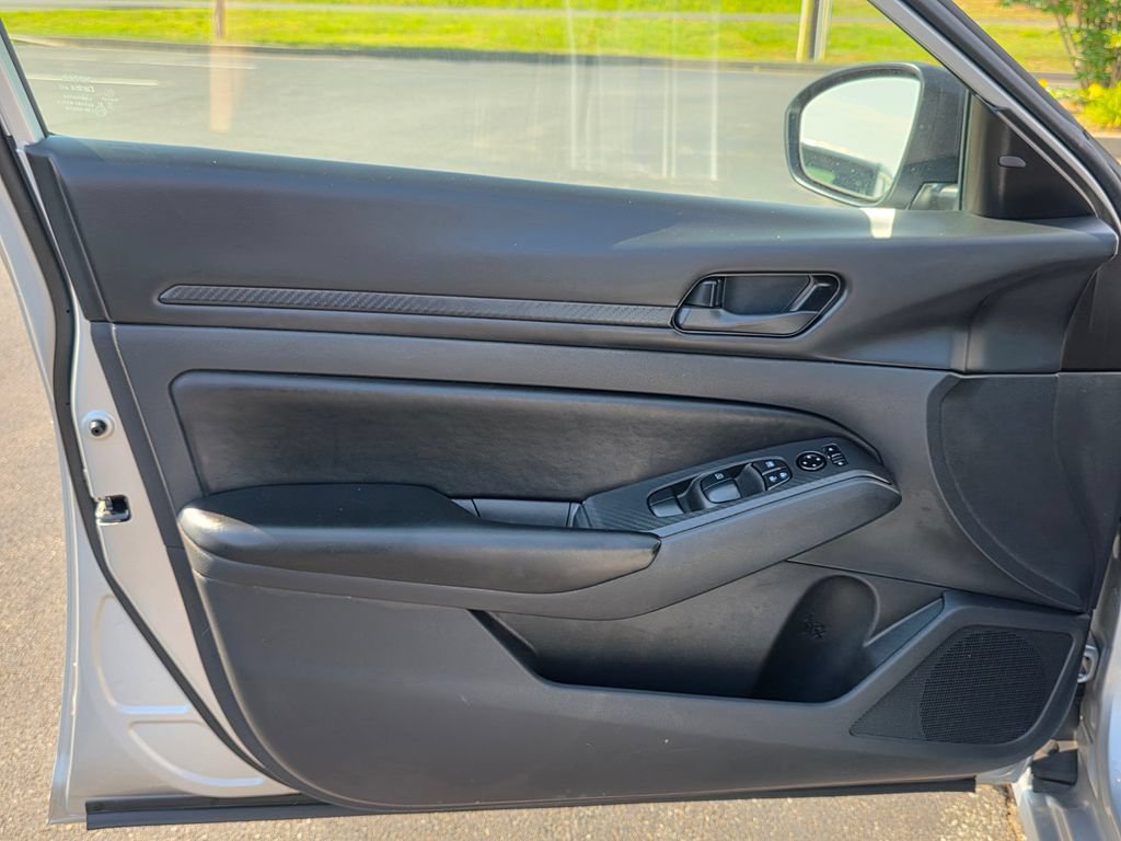 Used 2024 Nissan Altima 2.5 S FWD image 12