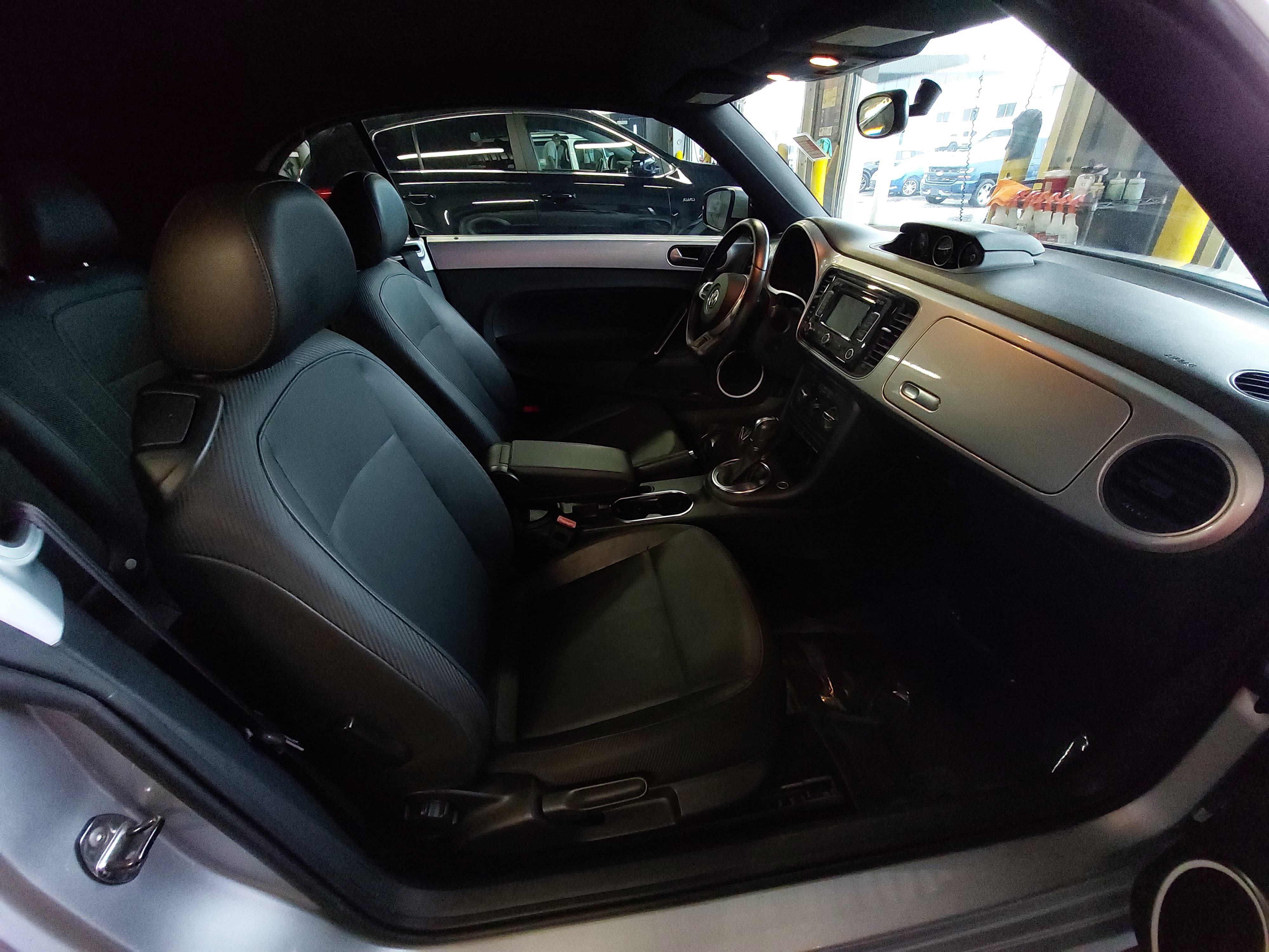 Used 2013 Volkswagen Beetle TDI FWD image 10