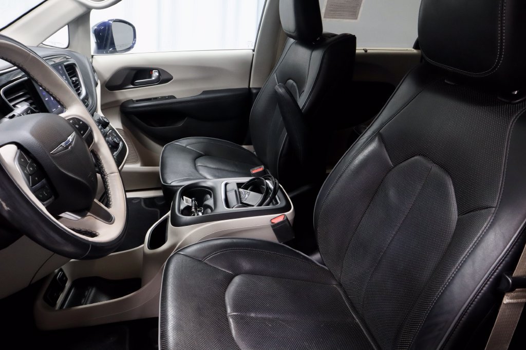 Used 2019 Chrysler Pacifica Limited FWD image 23