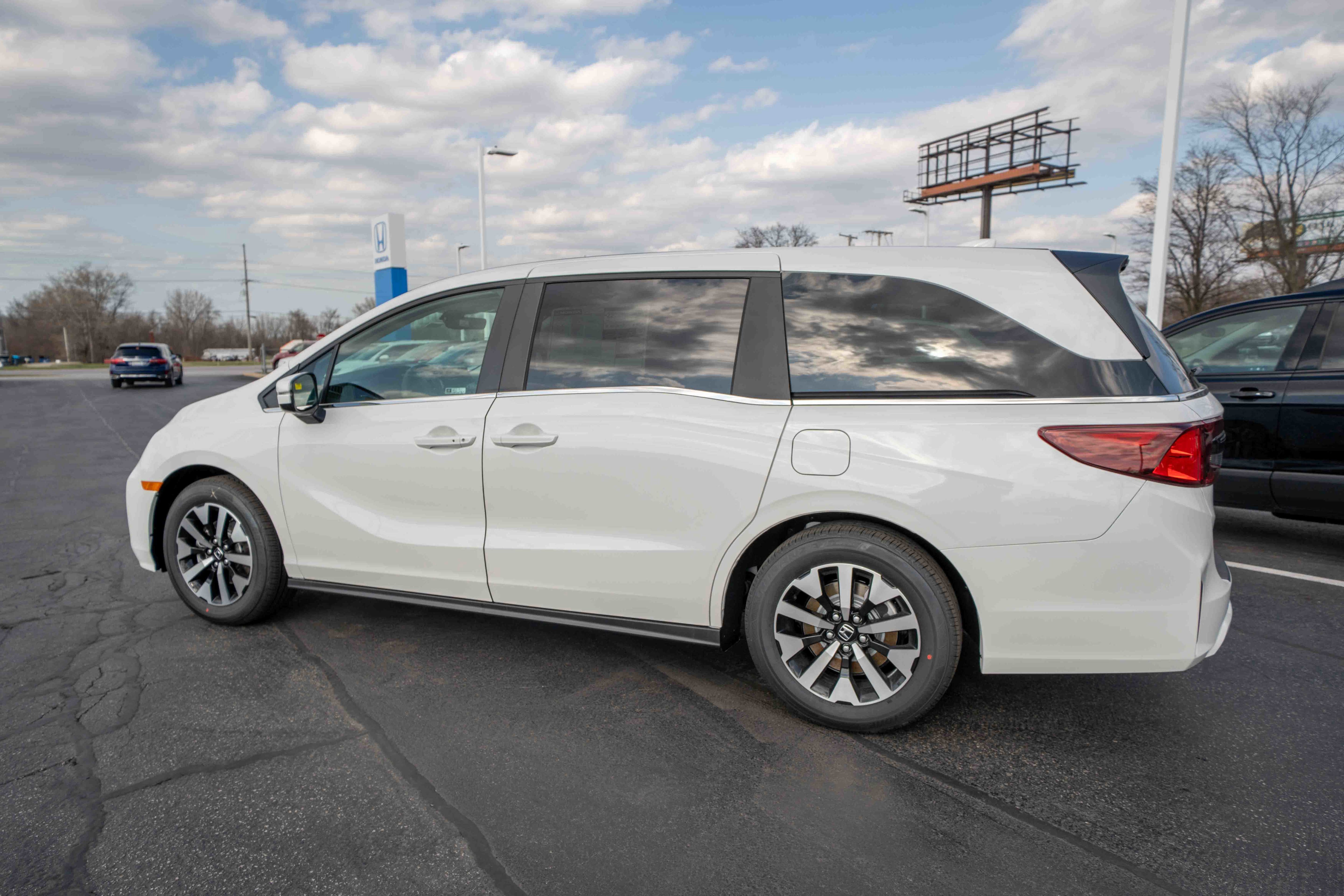 New 2026 Honda Odyssey EX-L image 4
