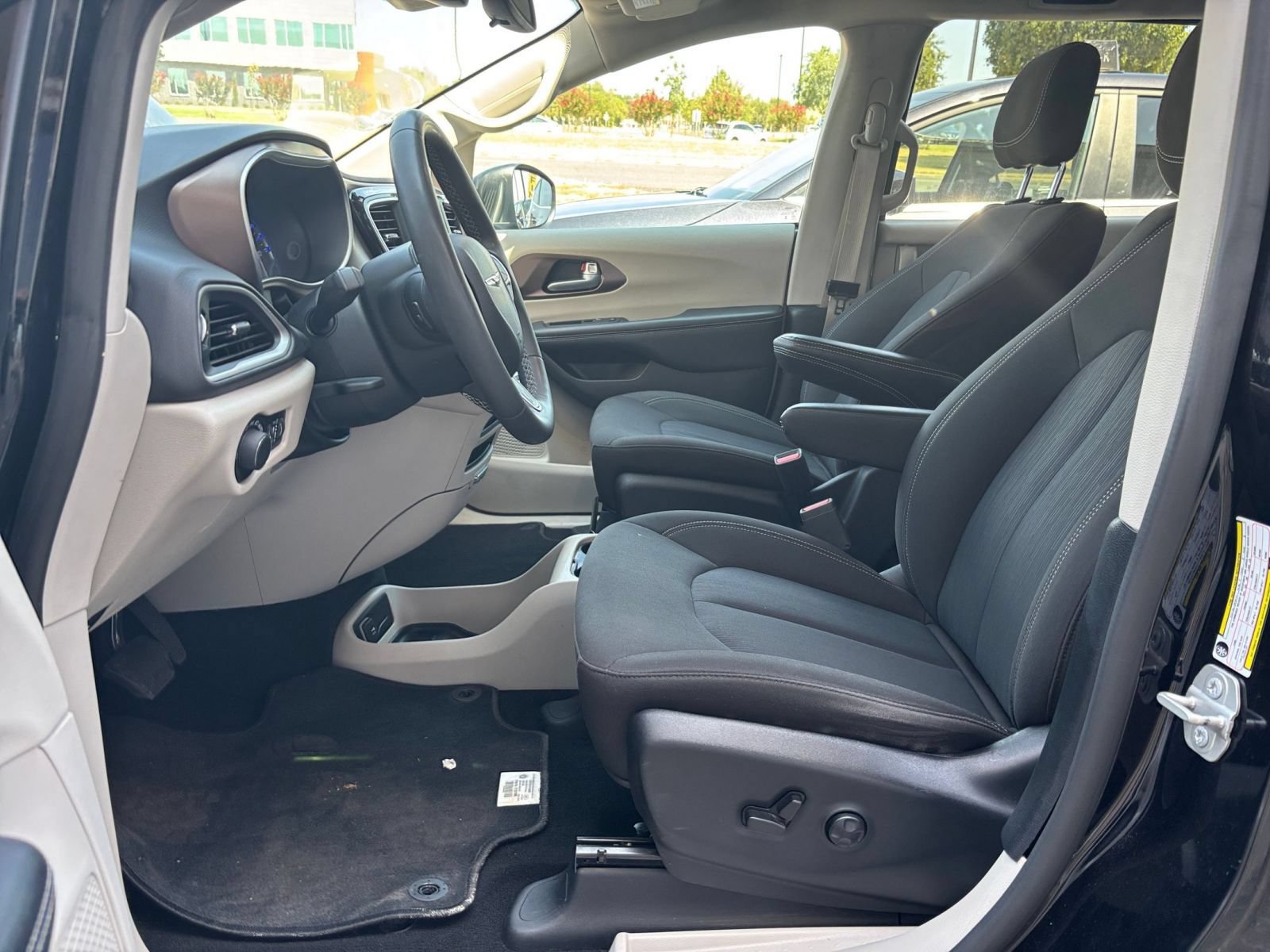 Used 2024 Chrysler Voyager LX FWD image 29