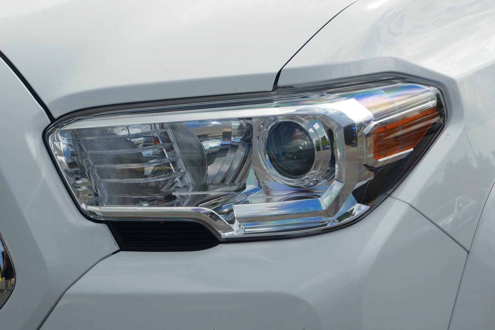 Used 2021 Toyota Tacoma SR5 AWD/4WD image 9
