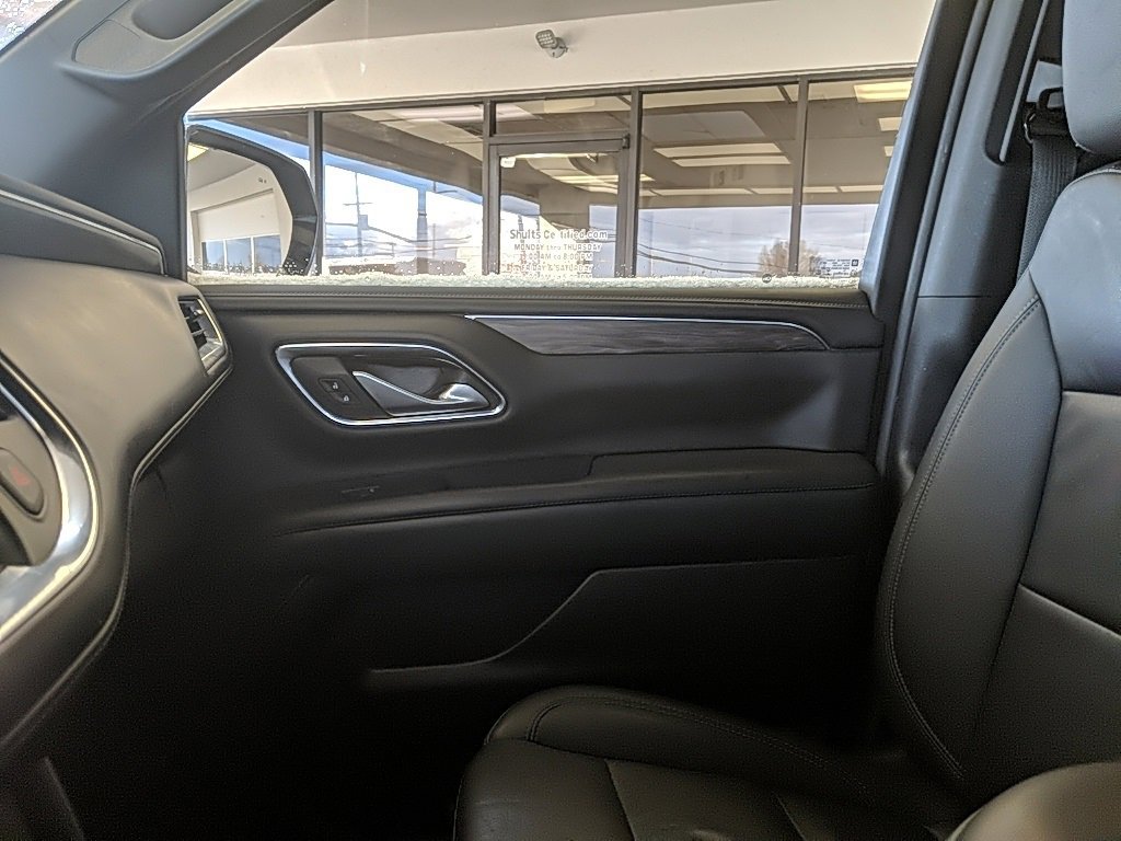 Used 2022 Chevrolet Suburban Z71 w/ Luxury Package image 28