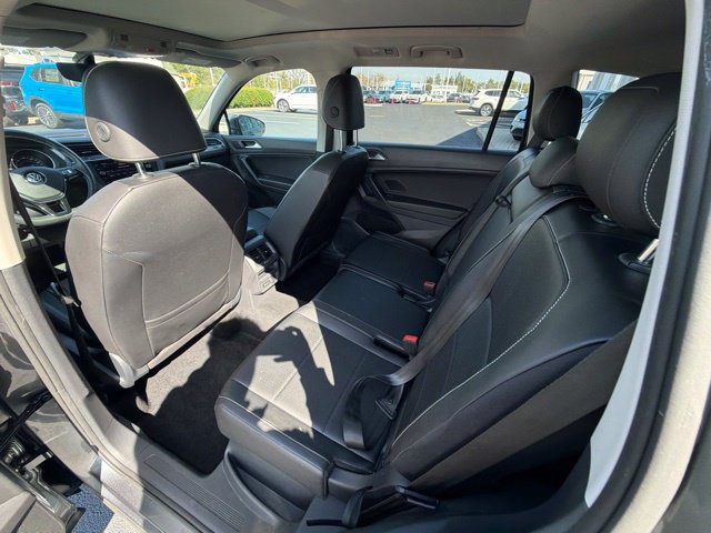 Certified 2021 Volkswagen Tiguan SE w/ Panoramic Sunroof Package AWD/4WD image 18