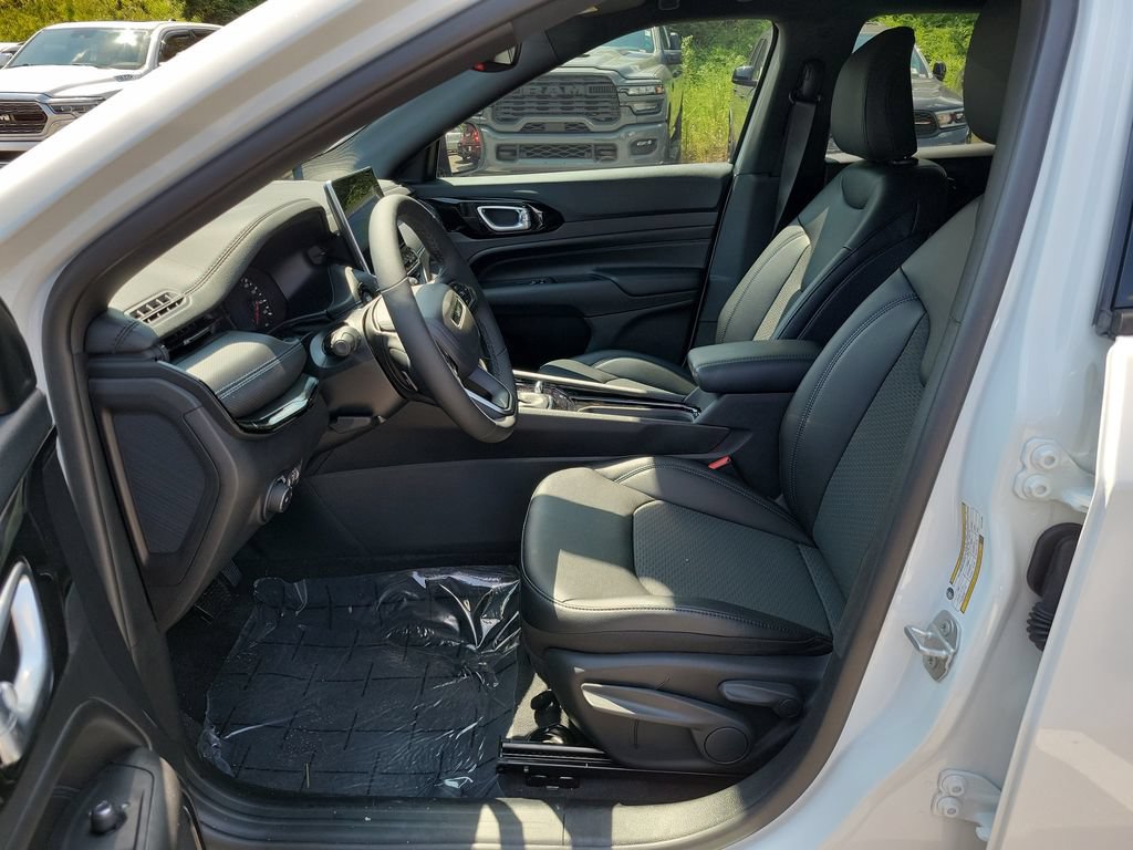 New 2026 Jeep Compass Latitude AWD/4WD image 25