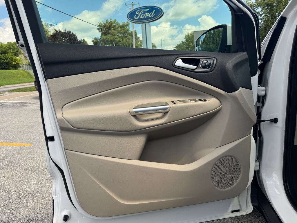 Used 2016 Ford Escape Titanium FWD image 17