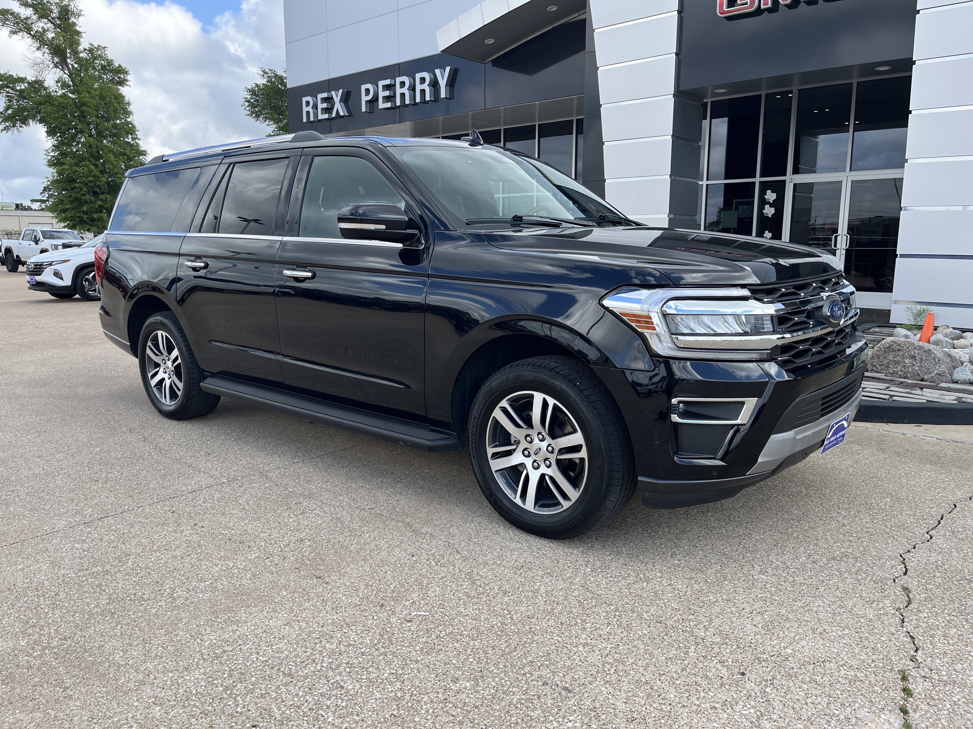 Used 2024 Ford Expedition Max Limited RWD image 2