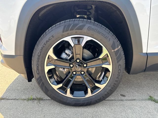 New 2027 Chevrolet Equinox LT w/ LPO, Floor Liner Package AWD/4WD image 12