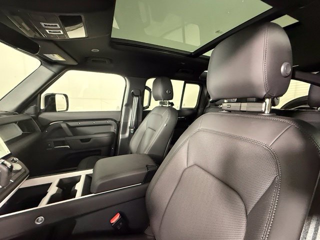 New 2026 Land Rover Defender 110 X-Dynamic SE AWD/4WD image 16