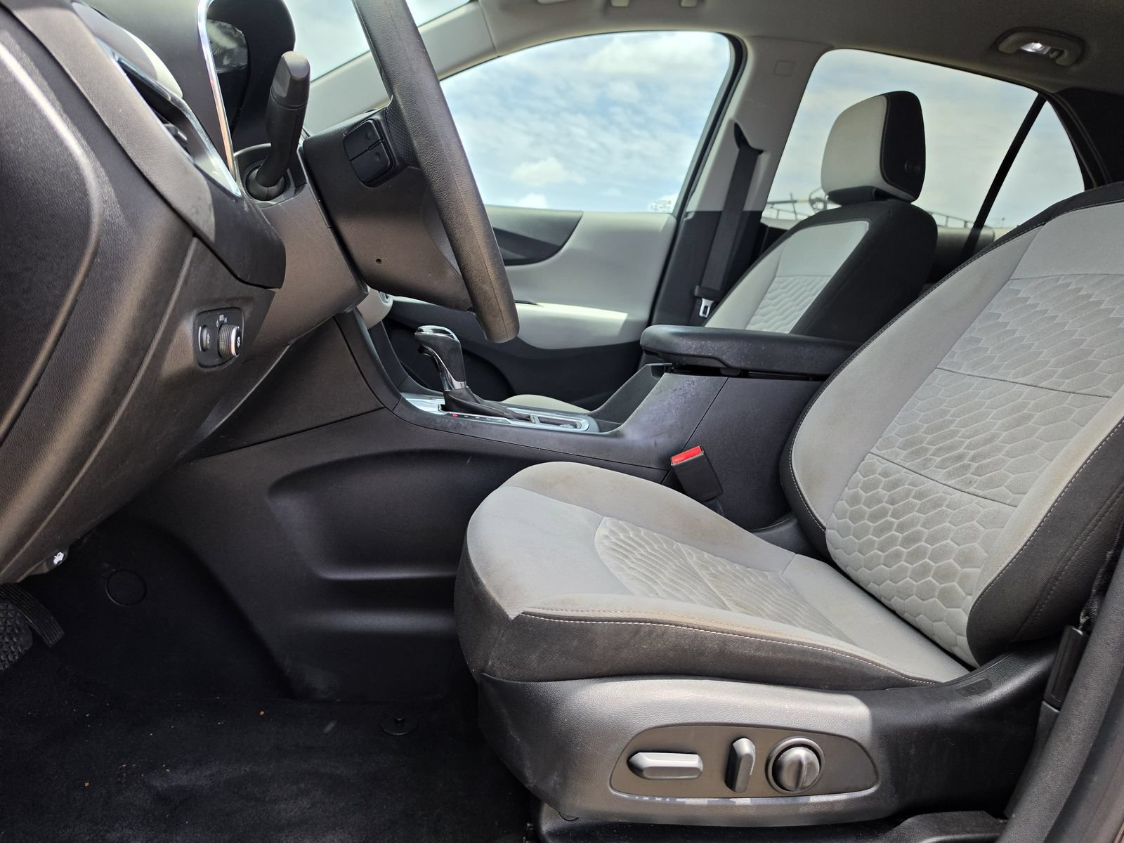 Used 2020 Chevrolet Equinox LS w/ LS Convenience Package FWD image 12