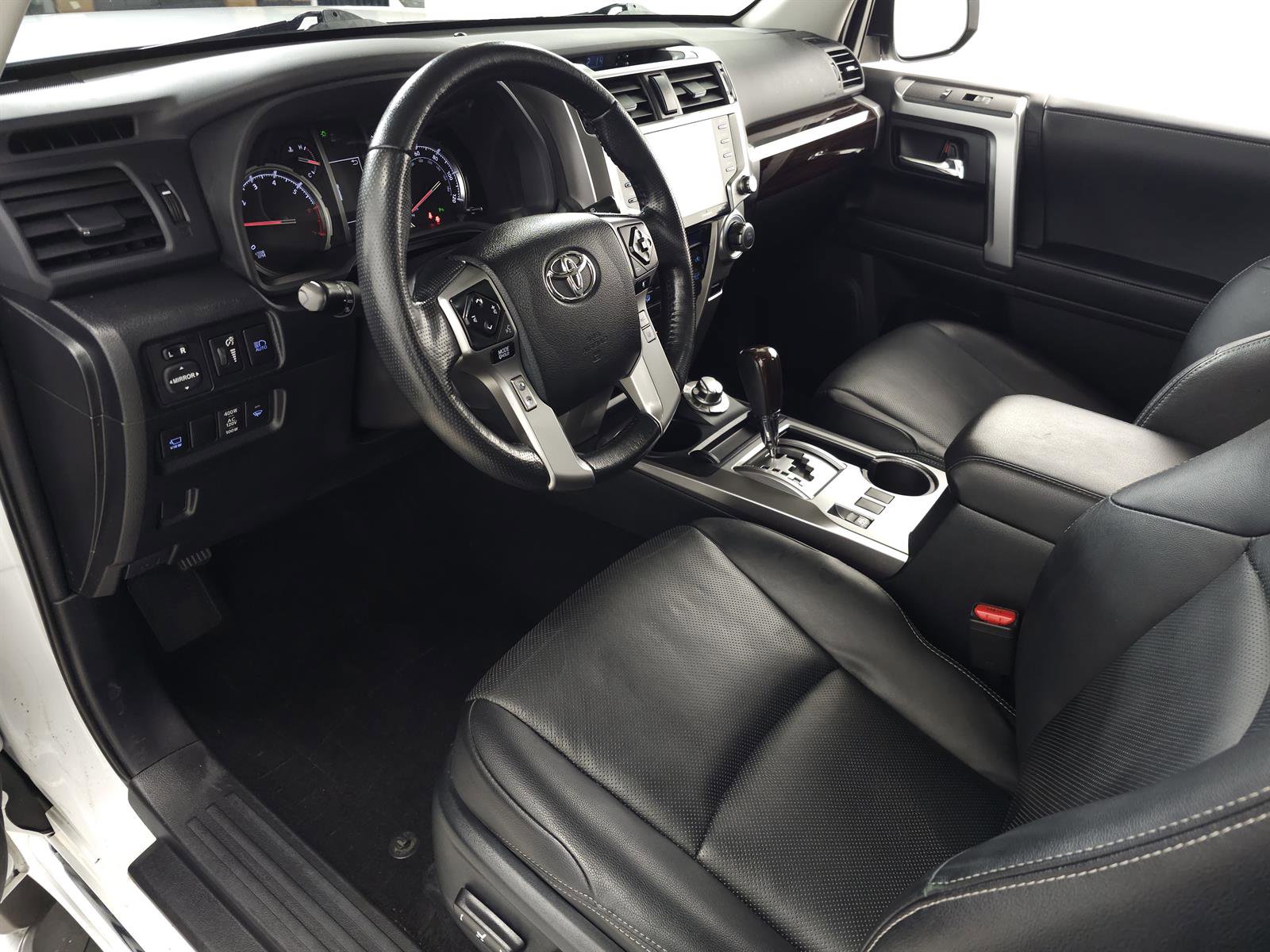 Used 2024 Toyota 4Runner Limited AWD/4WD image 17