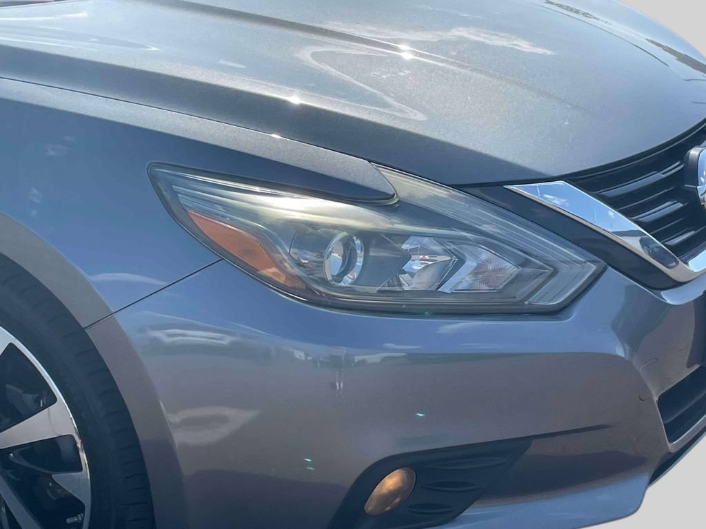 Used 2018 Nissan Altima 2.5 SR w/ Interior Lighting Package FWD image 10