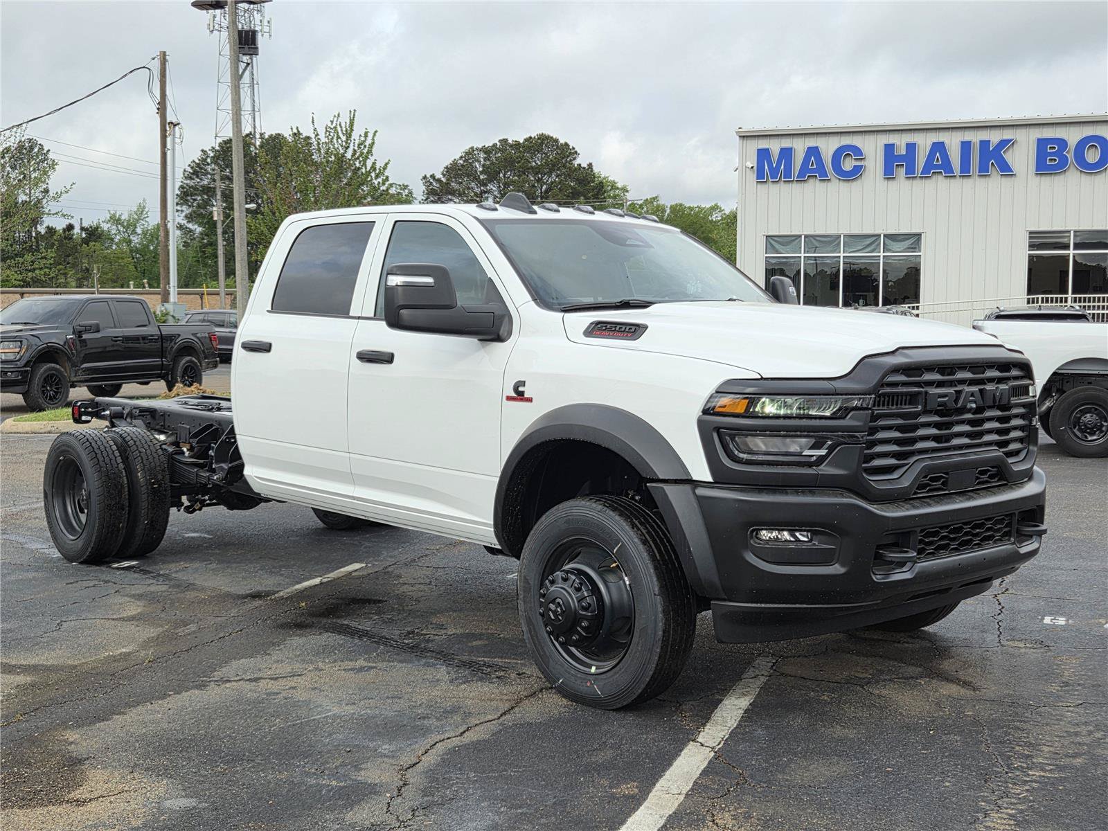 New 2026 RAM 5500 Tradesman AWD/4WD image 3