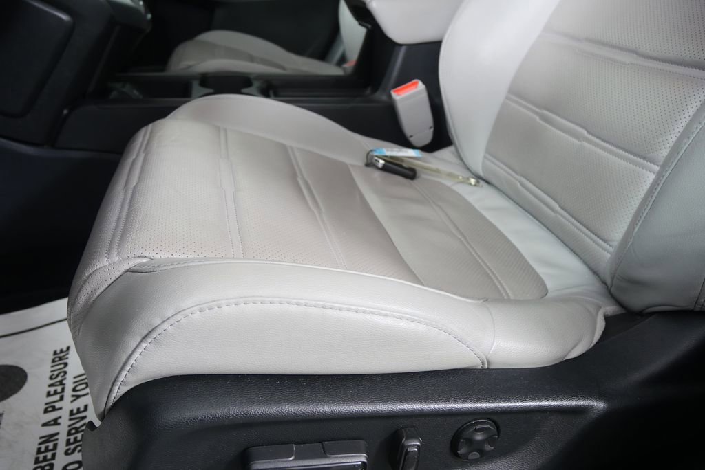 Used 2017 Honda CR-V Touring image 10