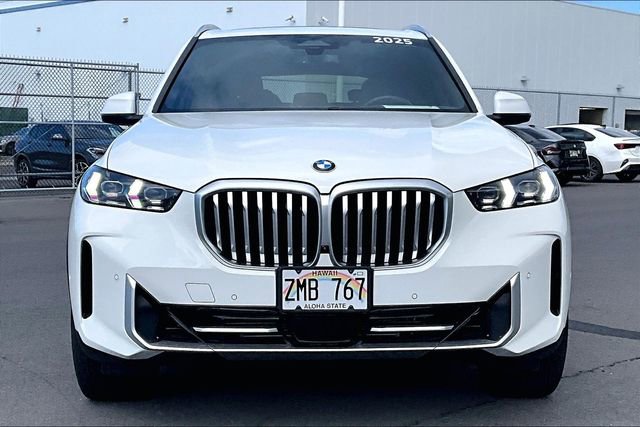 Used 2025 BMW X5 sDrive40i w/ Premium Package image 3