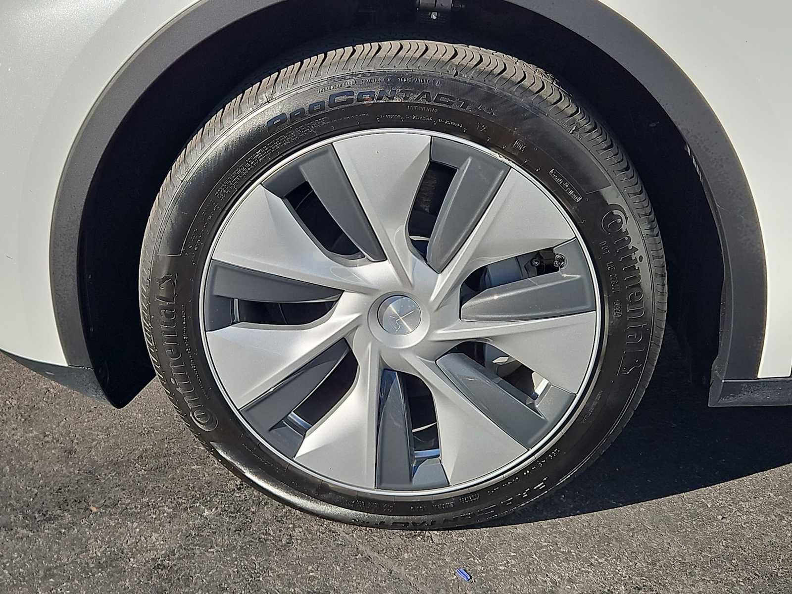 Used 2024 Tesla Model Y Long Range image 13