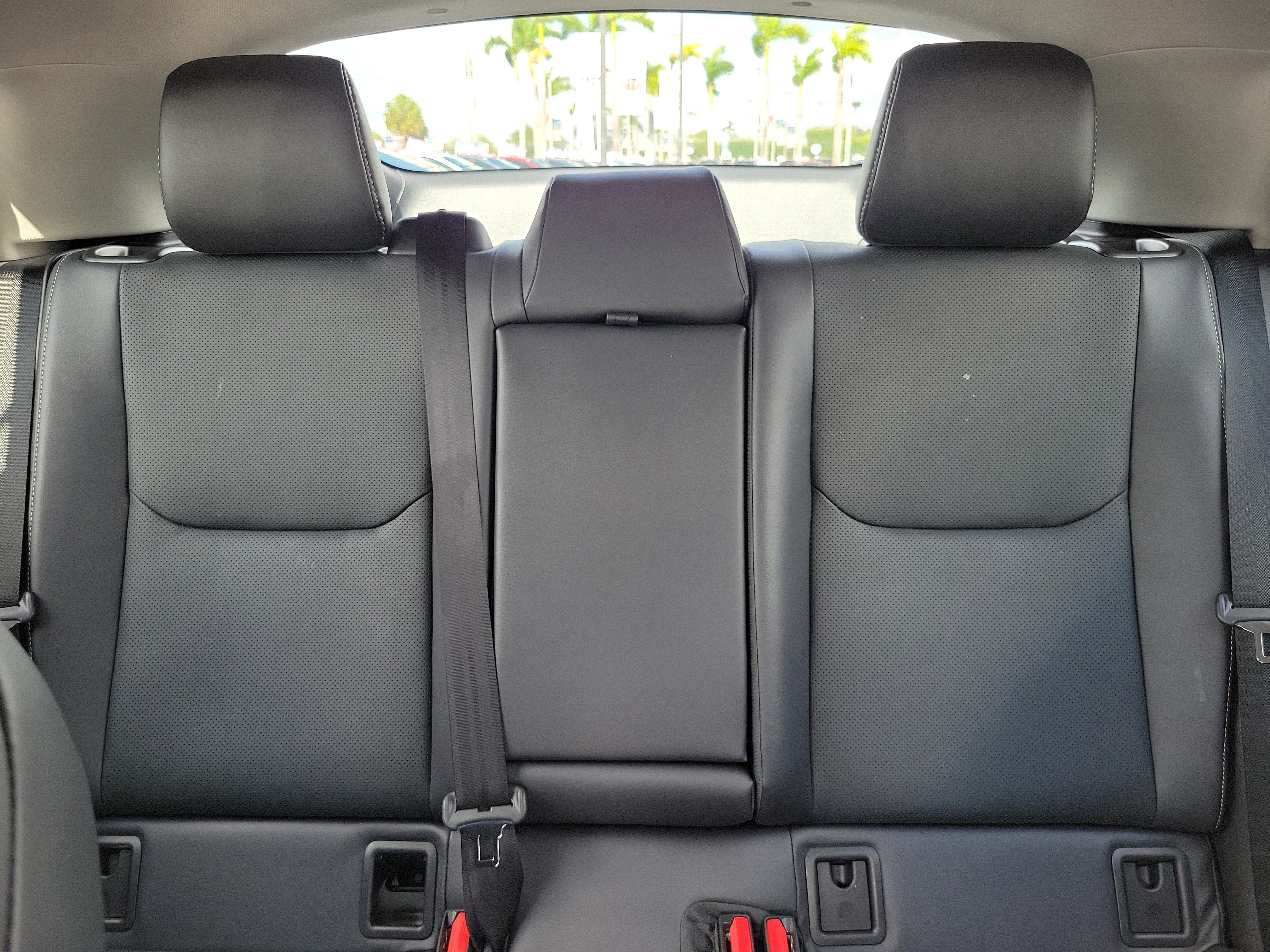 Used 2025 Toyota Prius XLE FWD image 21