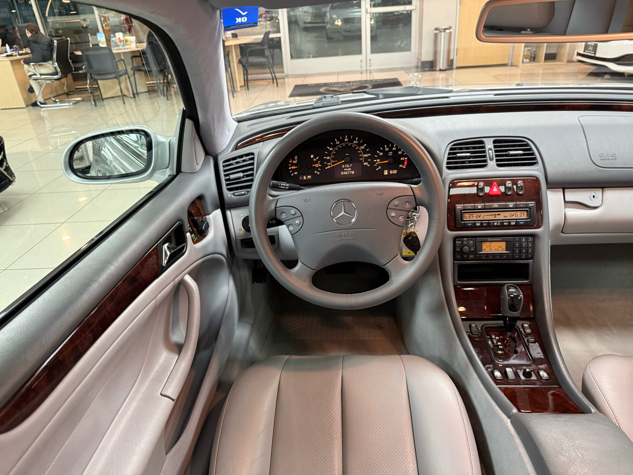 Used 2001 Mercedes-Benz CLK 320 Coupe image 12